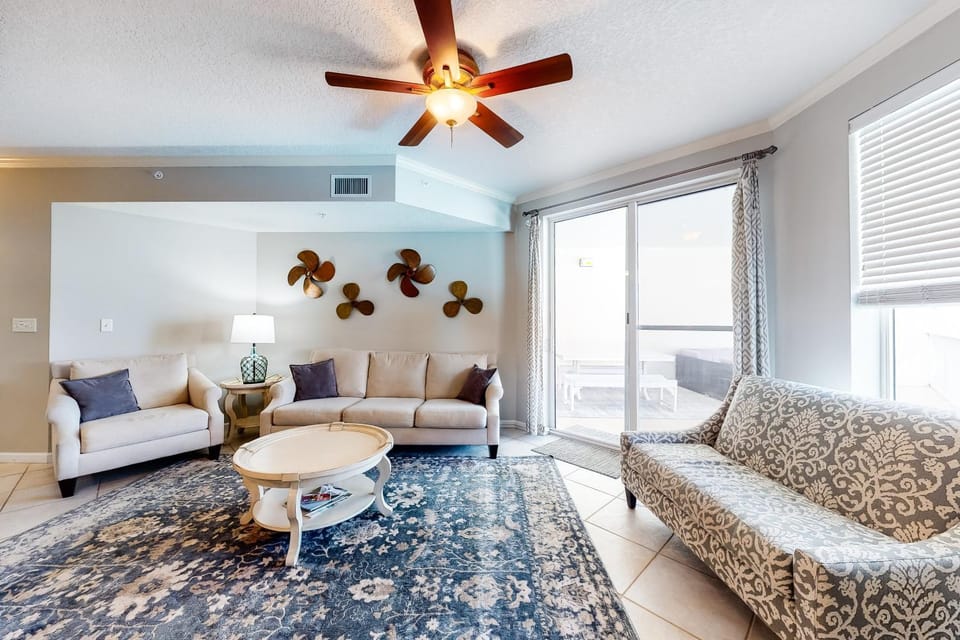 Lovely condo with pool hot tub ocean views & pickleball House in South Walton County