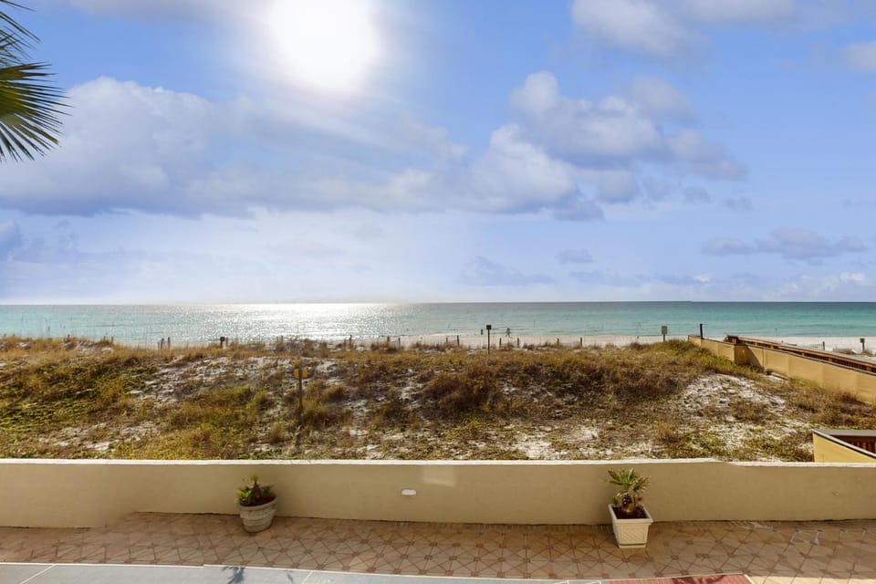 Waterfront condo with easy beach access central AC & pool House in Okaloosa Island