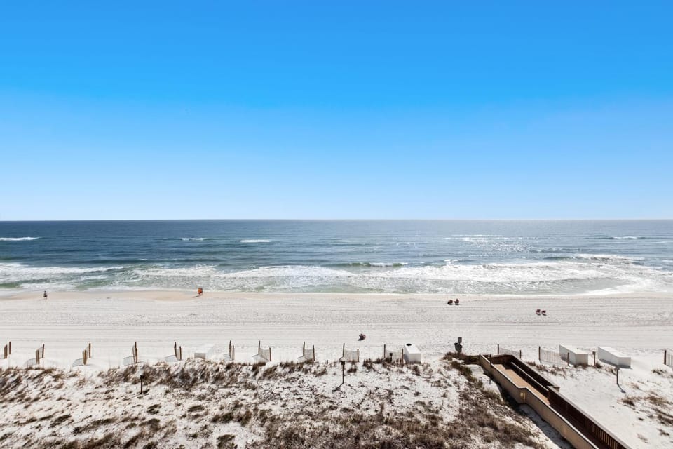 Beachfront condo with Gulf-view balcony central AC pool & tennis House in Okaloosa Island