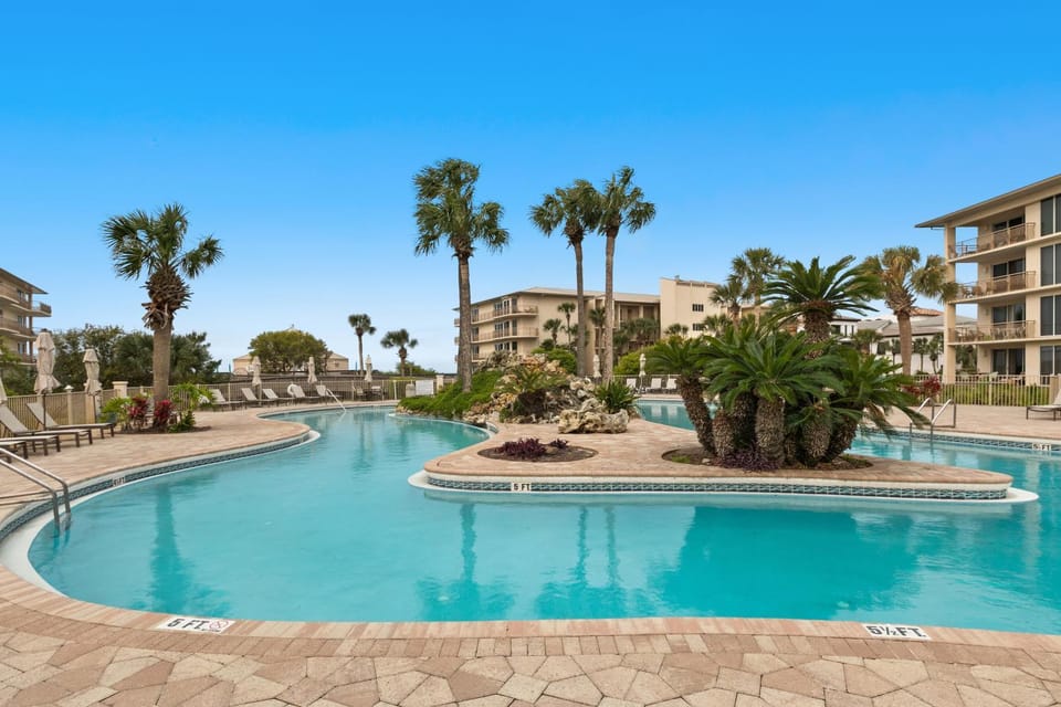 Gulf front condo with beach access pool hot tub tennis & pickleball House in Rosemary Beach