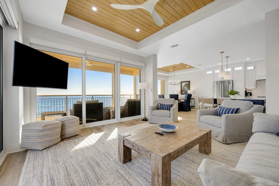 Luxuriously renovated condo with Gulf views beach access pool & hot tub House in Rosemary Beach