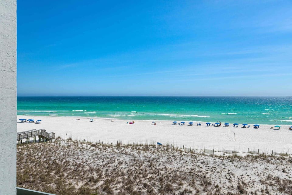 Beachfront condo with gulf views pool gym & private balcony House in Okaloosa Island