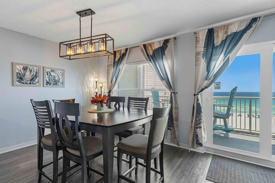 Beachfront condo with gulf views pool gym & private balcony House in Okaloosa Island