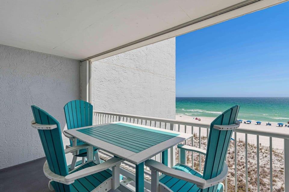 Beachfront condo with gulf views pool gym & private balcony House in Okaloosa Island