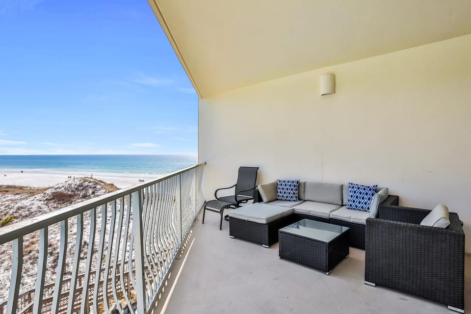 Oceanfront condo with pool hot tub sauna gym bikes tennis - lovely balcony House in South Walton County