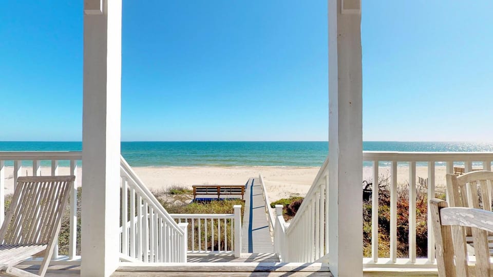 Upscale beachfront home with private hot tub grill on-site pools gym dogs OK House in Saint George Island