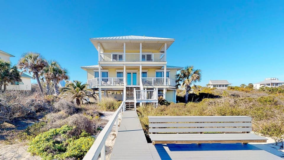 Upscale beachfront home with private hot tub grill on-site pools gym dogs OK House in Saint George Island