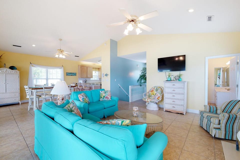 Bayfront home on the East End with private heated pool fishing pier & deck House in Saint George Island