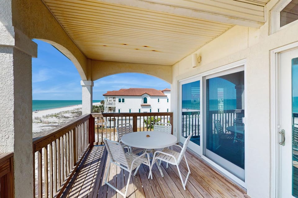 Dog-friendly beachfront home with private hot tub fireplace on-site pool AC House in Saint George Island