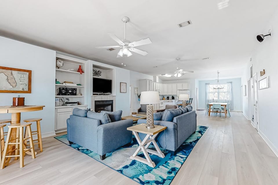Dog & wedding-friendly home with private pool bikes & beach gear House in Saint George Island