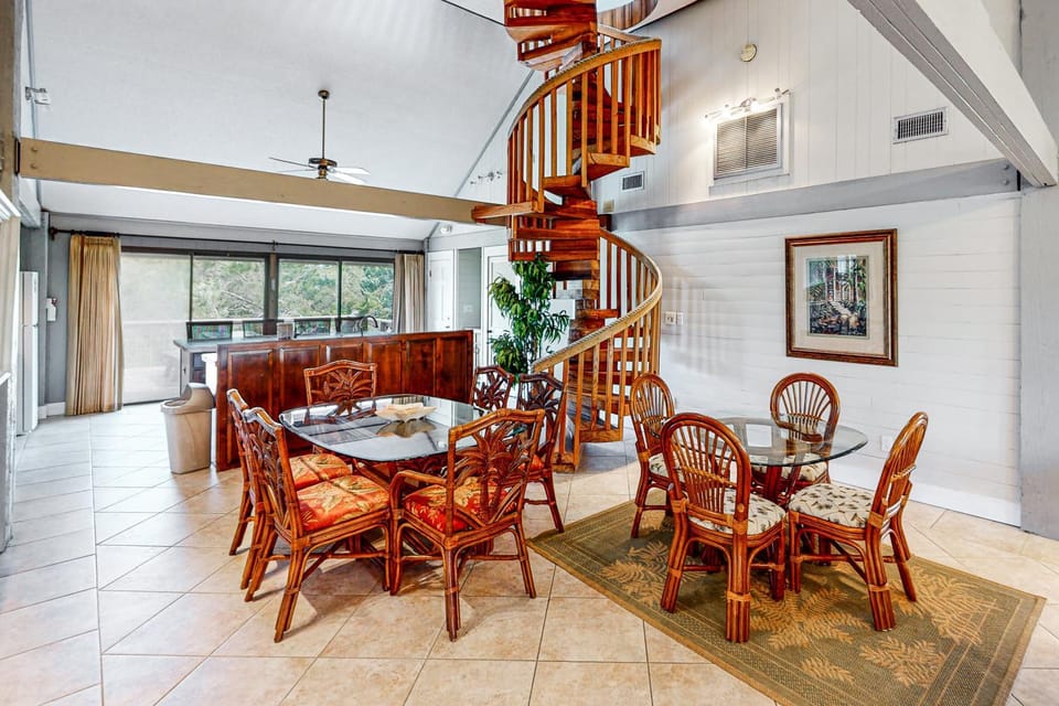 Coastal home with deck screened porch central AC & washer&dryer - near beach House in Saint George Island