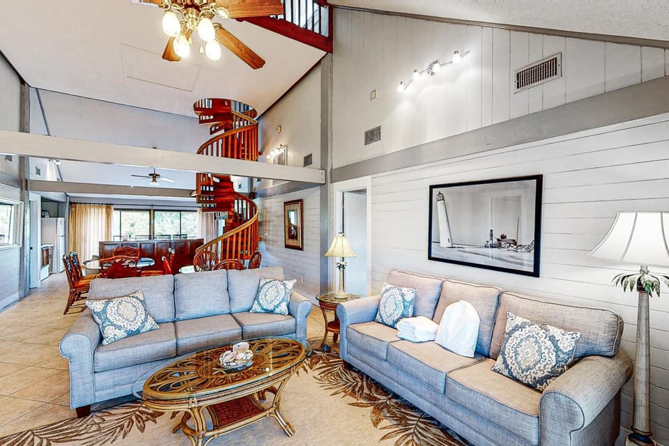 Coastal home with deck screened porch central AC & washer&dryer - near beach House in Saint George Island