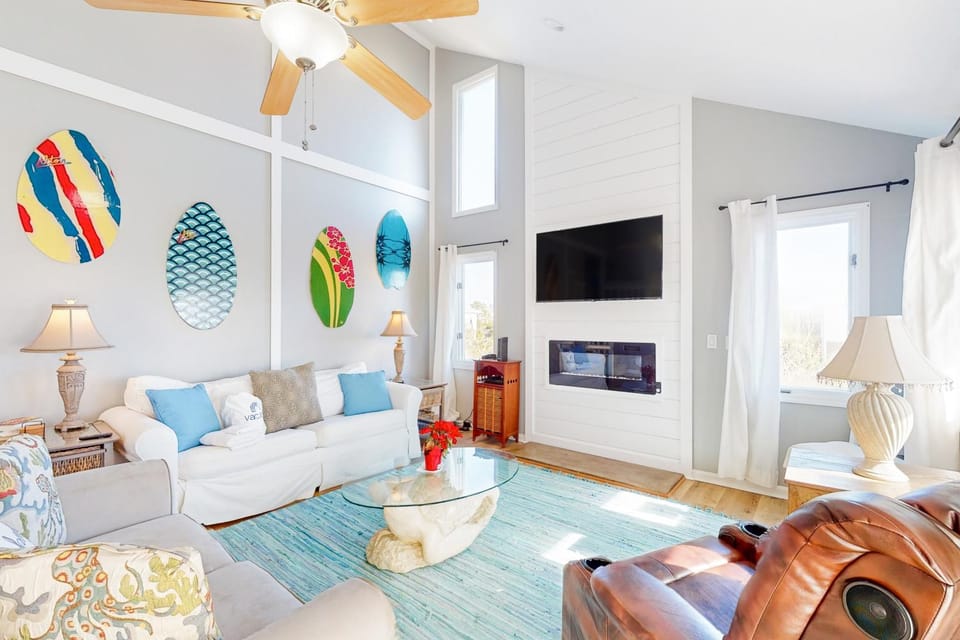 Coastal hideaway with a hot tub outdoor shower firepit & deck - dog-friendly House in Saint George Island