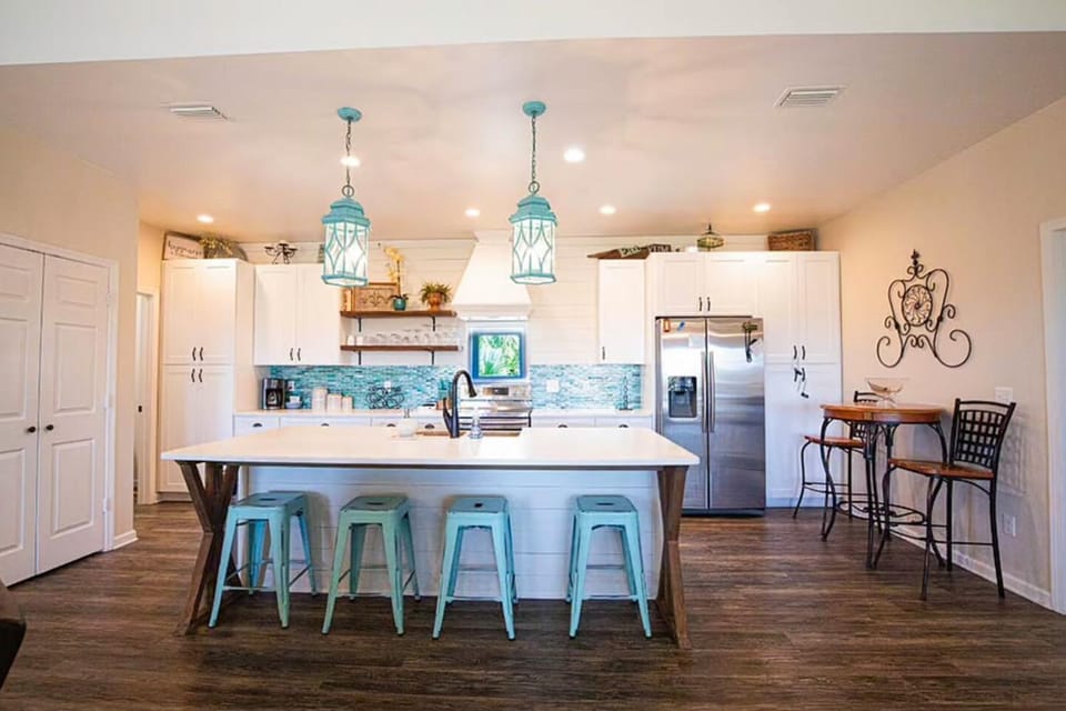 Gorgeous coastal home with gorgeous sunsets outdoor space w grill House in Florida