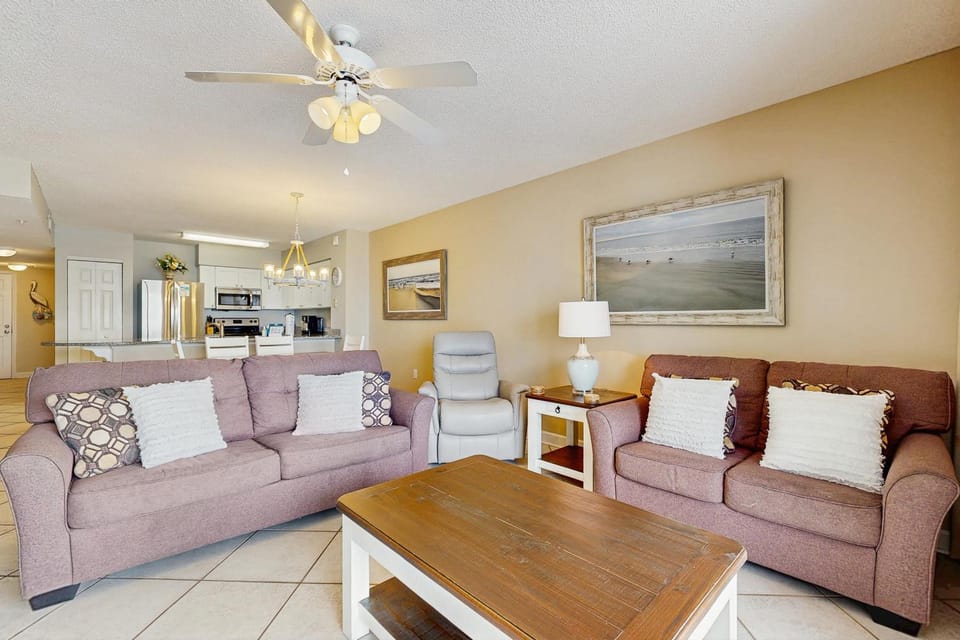 Coastal condo with Gulf views Shared pool washer and dryer Wifi House in Okaloosa Island
