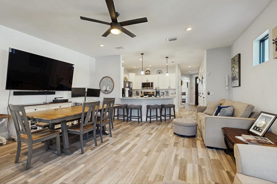 Gorgeous coastal home dog friendly private hot tub & close to beach House in Panama City Beach