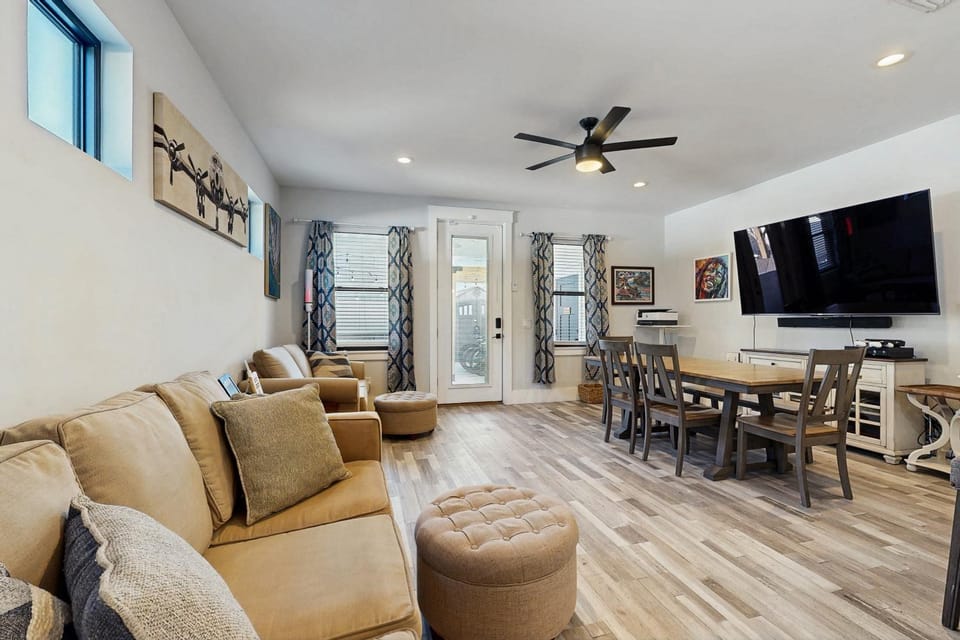 Gorgeous coastal home dog friendly private hot tub & close to beach House in Panama City Beach