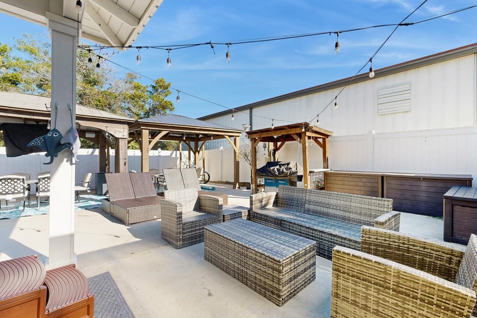 Gorgeous coastal home dog friendly private hot tub & close to beach House in Panama City Beach