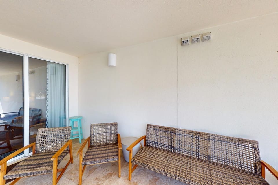 Coastal condo with beach pool hot tub sauna tennis bikes W&D & central AC House in South Walton County