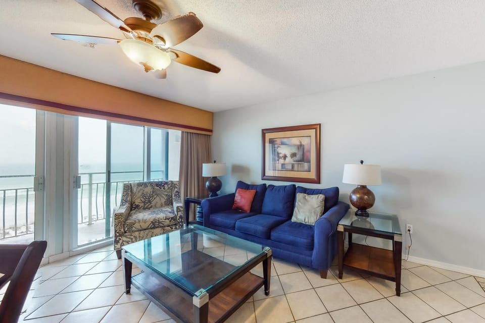 Oceanfront Condo with AC WiFi Shared Pool & Seasonal Beach Service Rentals House in Destin