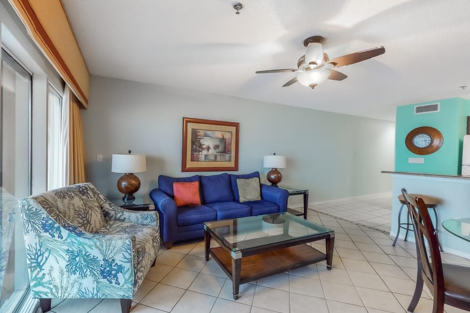 Oceanfront Condo with AC WiFi Shared Pool & Seasonal Beach Service Rentals House in Destin
