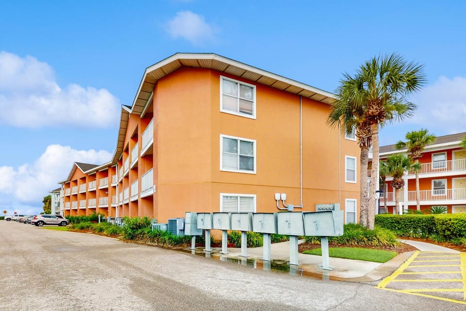 Cozy coastal condo with shared pool beach access and Wifi House in Miramar Beach