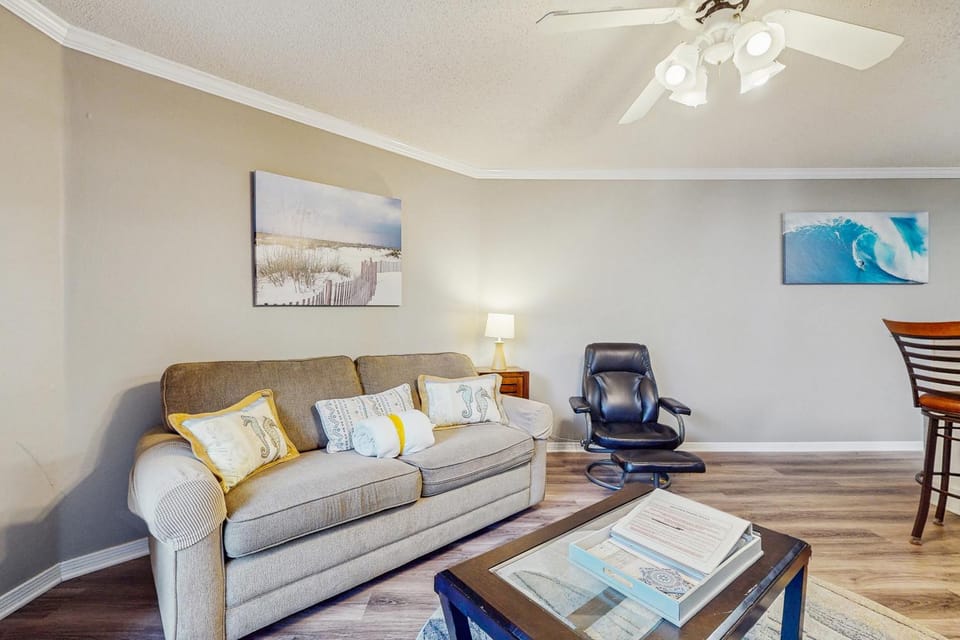 Cozy coastal condo with shared pool beach access and Wifi House in Miramar Beach