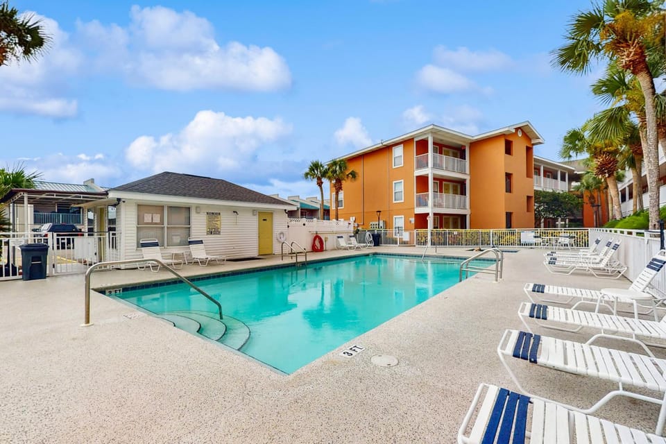 Cozy coastal condo with shared pool beach access and Wifi House in Miramar Beach