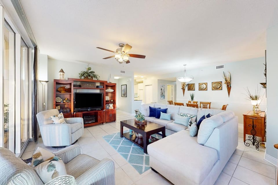 Renovated Gulf-Front Condo with Beach Access Shared Pools Hot Tub & Free WiFi House in Perdido Key