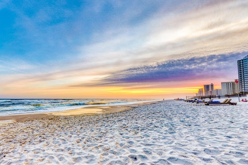 Newly renovated Gulf-Front Condo with Beach Access Shared Pools Hot Tub Free WiFi House in Perdido Key
