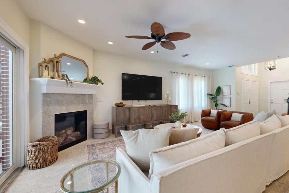 Lovely house with private saltwater pool & screened lanai - snowbird-friendly House in Fort Walton Beach