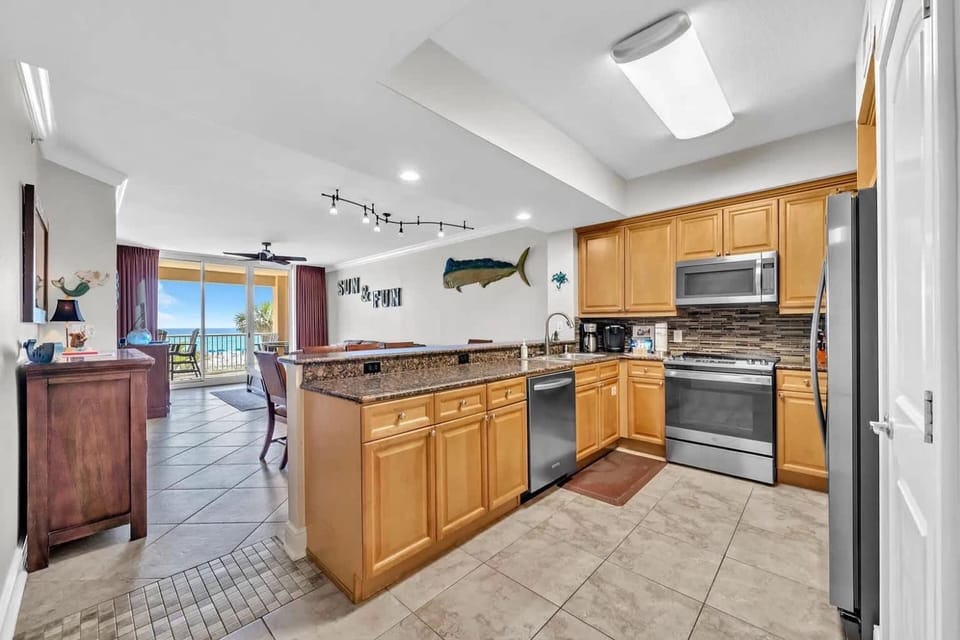 2nd Floor Gulf Front Condo Fun Amenities Nearby Shopping & Dining House in Okaloosa Island