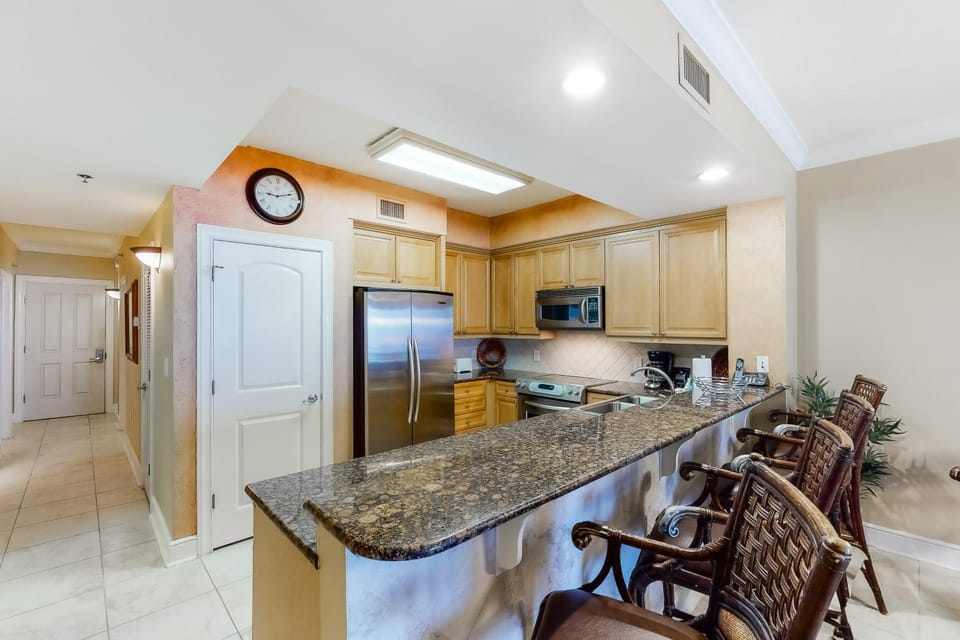 Gulf front Condo with Pools hot tub onsite Nearby Dining and attractions House in Okaloosa Island