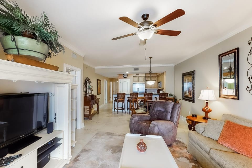Gulf front Condo with Pools hot tub onsite Nearby Dining and attractions House in Okaloosa Island