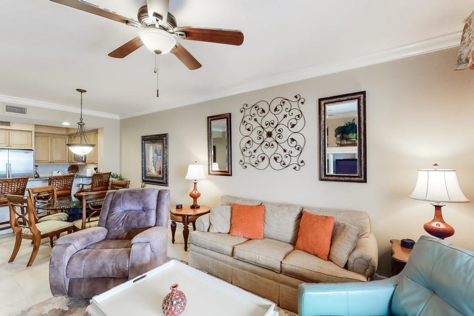 Gulf front Condo with Pools hot tub onsite Nearby Dining and attractions House in Okaloosa Island
