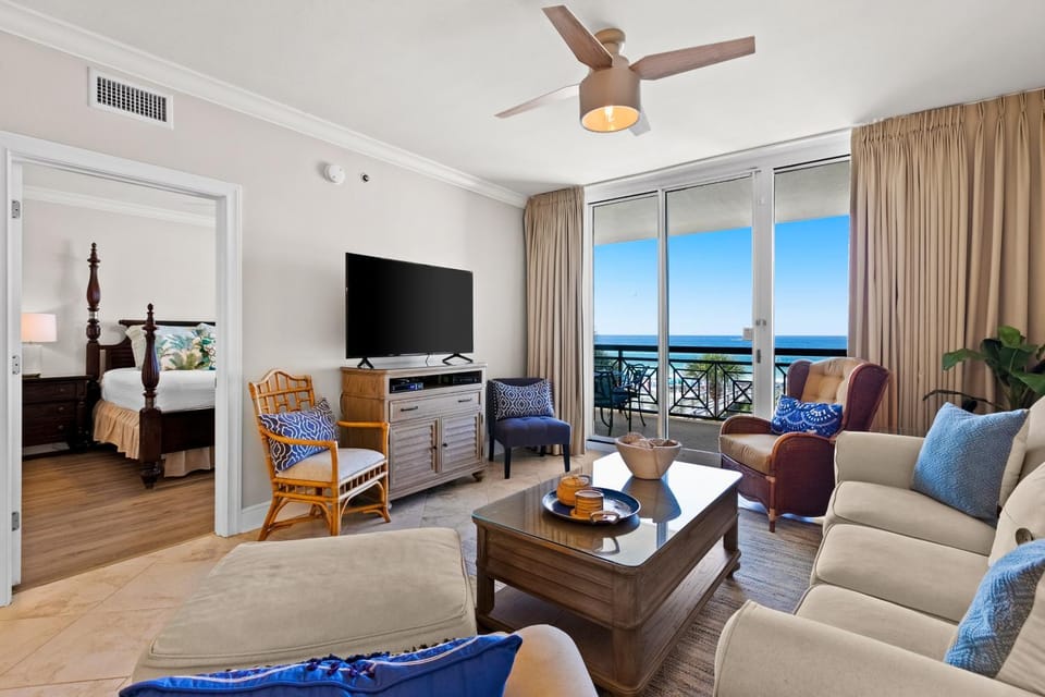 Third Floor Oceanfront Condo with Ocean View Shared Pool W&D and Fast WiFi House in Okaloosa Island