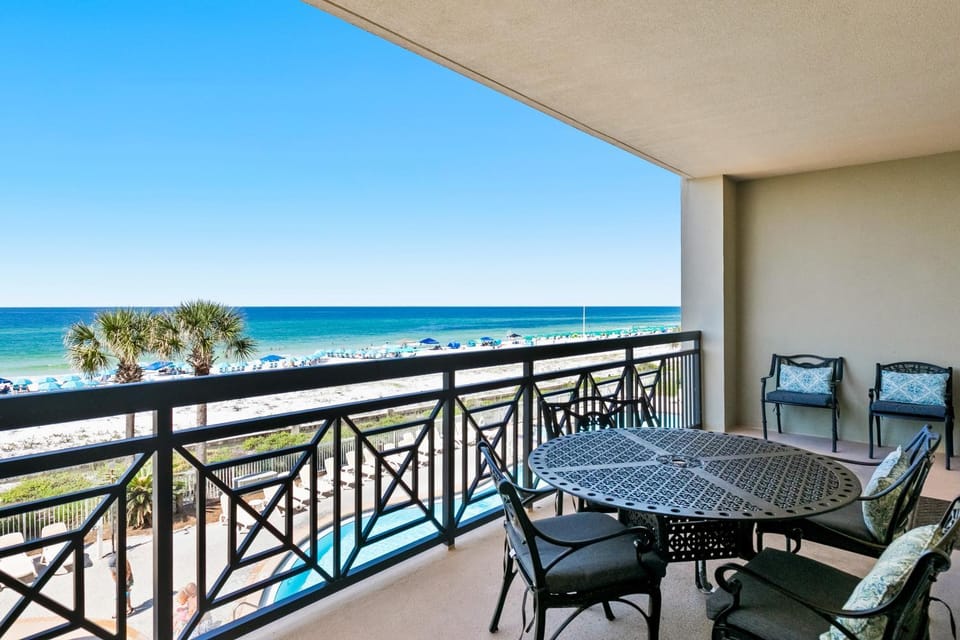 Third Floor Oceanfront Condo with Ocean View Shared Pool W&D and Fast WiFi House in Okaloosa Island