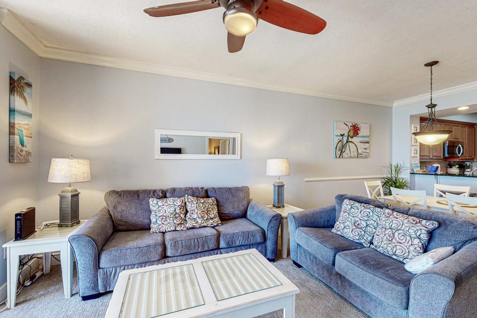 Nice 2nd Floor Condo Partial Gulf View Nearby Shopping & Dining House in Okaloosa Island