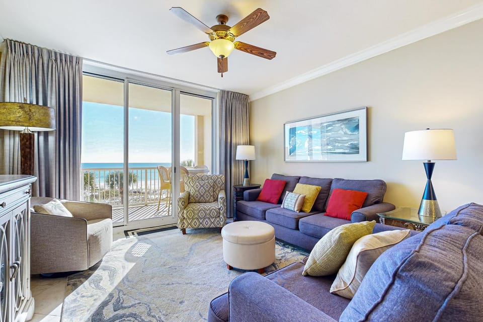 Beautiful coastal retreat with water view beach access & shared pool hot tub House in Okaloosa Island
