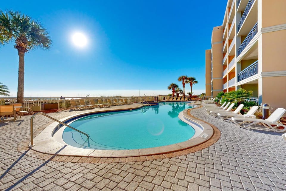 Beautiful coastal retreat with water view beach access & shared pool hot tub House in Okaloosa Island
