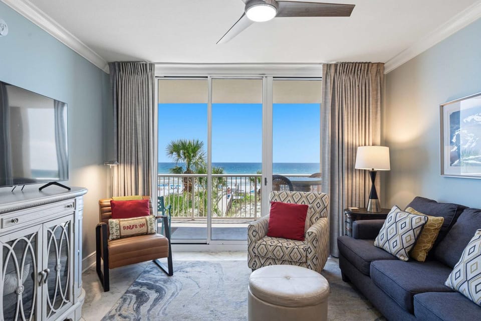 Beautiful coastal retreat with water view beach access & shared pool hot tub House in Okaloosa Island
