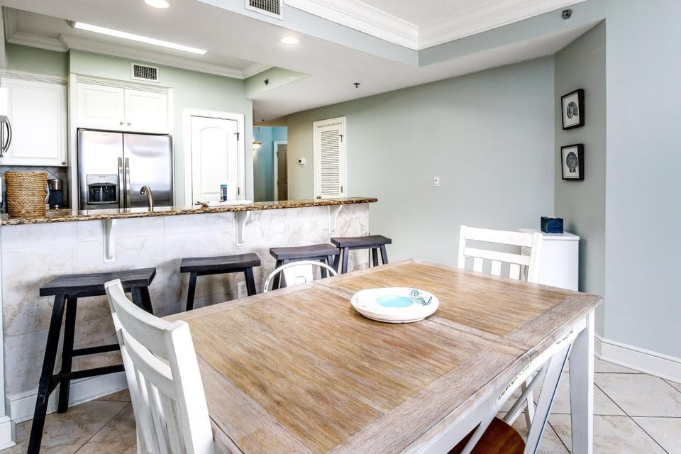 Gulf View Condo with Shared Hot Tub Outdoor Pool Splash Pad Beach Service House in Okaloosa Island