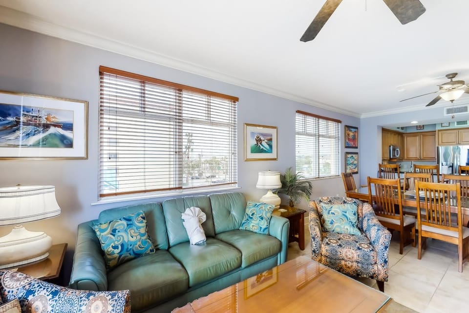 3rd Floor Cute Gulf Front Condo Pools Onsite Nearby Dining House in Okaloosa Island
