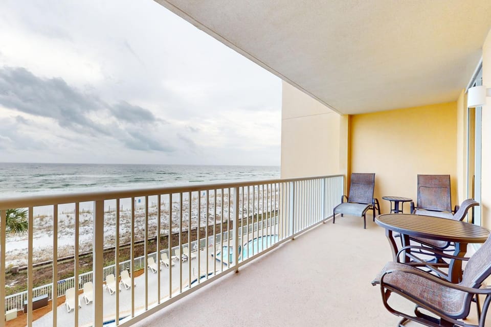 4th-Floor Azure Condo with Free WiFi Beach Service Gulf View Shared Pool Hot Tub House in Okaloosa Island