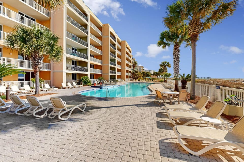 Gulf Front Condo Beach Service Included Walk To Dining & Entertainment House in Okaloosa Island