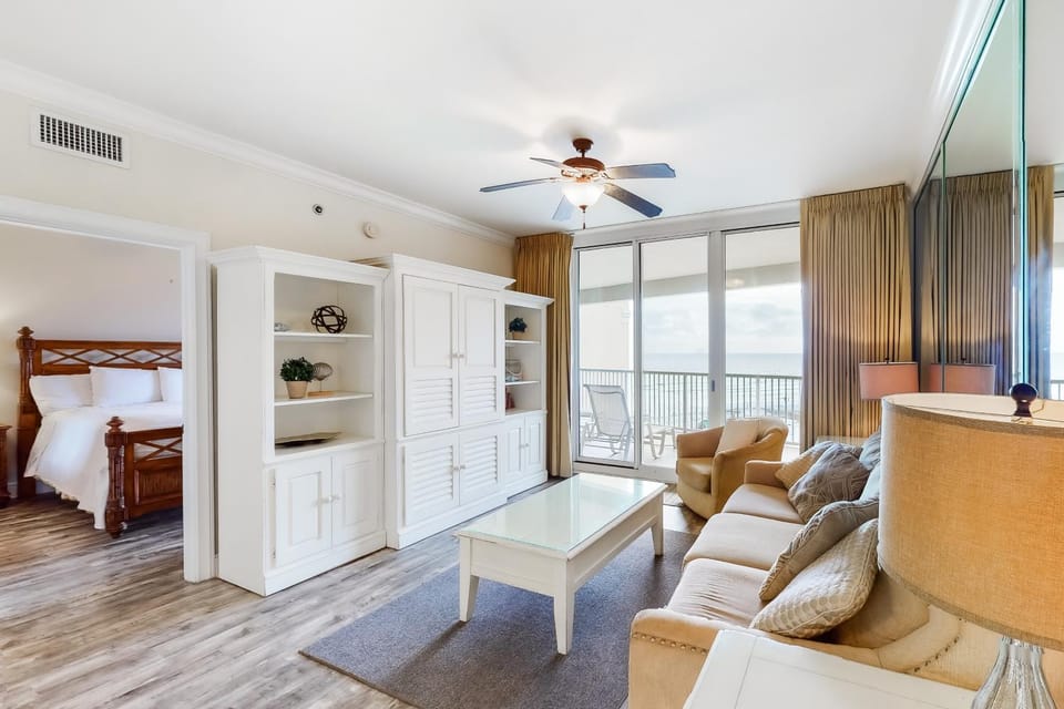 5th Floor Gulf Front Condo Fun Amenities Nearby Shopping & Dining House in Okaloosa Island