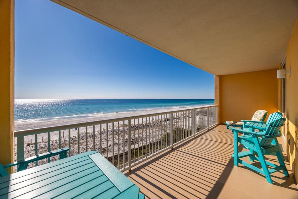 Cute 5th Floor Condo with Pools Onsite Nearby Activities Shops Restaurants House in Okaloosa Island