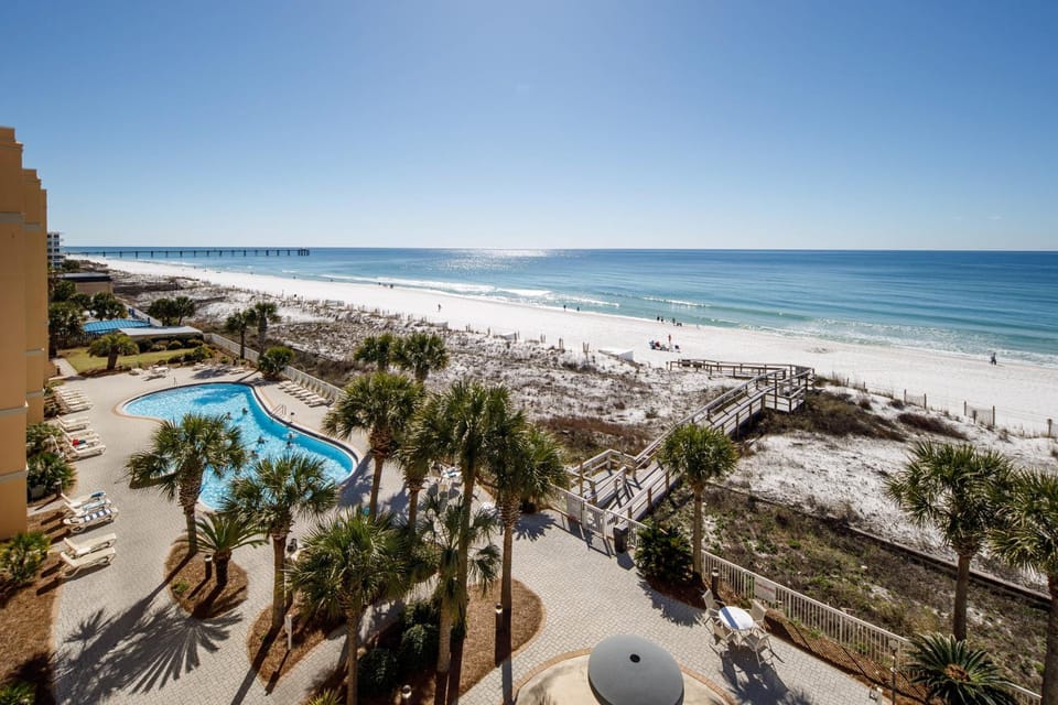 Gulf-view condo with beachfront access pool hot tub gym AC & washer&dryer House in Okaloosa Island