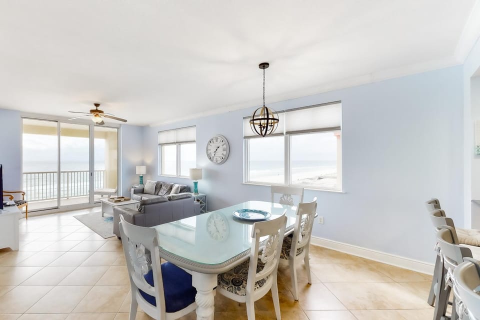 5th Floor Condo Gulf Front Nearby Shopping & Dining Seasonal Beach Service House in Okaloosa Island