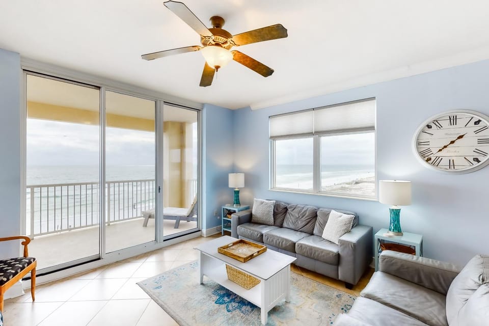5th Floor Condo Gulf Front Nearby Shopping & Dining Seasonal Beach Service House in Okaloosa Island